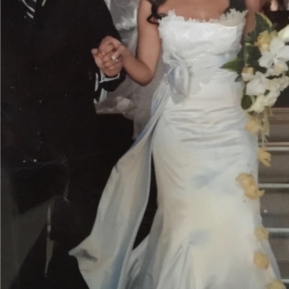 Wedding dress Les Noces Couture in Italian natural silk and lace guipure details - Picture 14 of 16